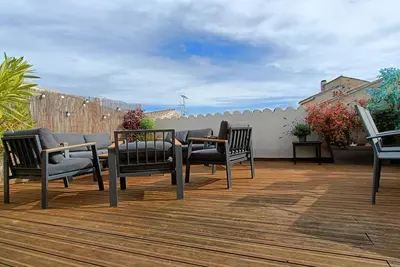 Image de Appartement centre ville  l'Isle sur  la Sorgue avec terrasse  et parking fermé.