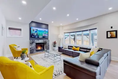 Image de Family Modern walkout Basement w/Sauna Indoor Fireplace Wifi