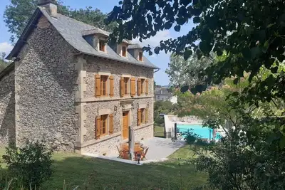 Image de Gîte 8 personnes en pleine nature avec piscine extérieure