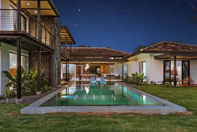 Image de Brand new House, swimming pool, beach club membership, daily housekeeping