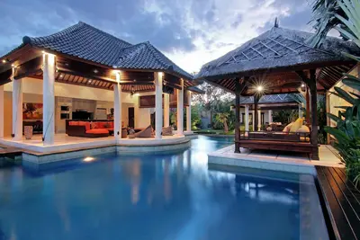 Image de Surrounded by Lush Tropical Garden 4 Br, Seminyak