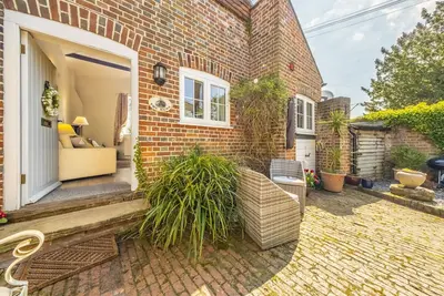 The Mews -  a beautiful cottage that sleeps 4 guests in 2 bedrooms
