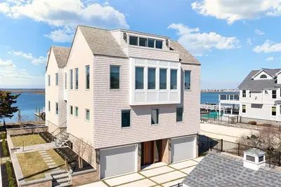 Image de Incredible 6 Bedroom 6. 5 Bath Home!