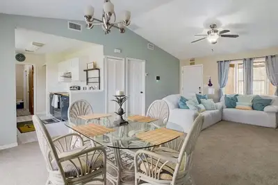 Image de Lotus Landing office / game room near hospitals, lake, beaches shopping