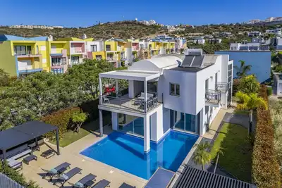 Image de Stunning, modern 4 bed villa in Marina, A/C, games room