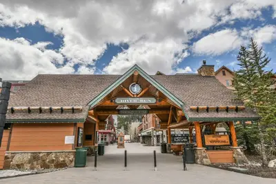 Image de Walk to Slopes From this unit, Dining, Shopping