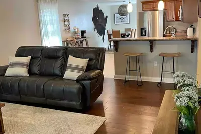 Image de Stylish Richmond Home. Near Eku and Downtown