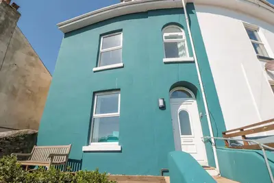 Image de 2 North Furzeham Road, pet friendly, with a garden in Brixham