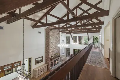 Image de Family-Reunion-Retreat-Small Wedding Space Secluded Woodsy 4 Acre, River bluff