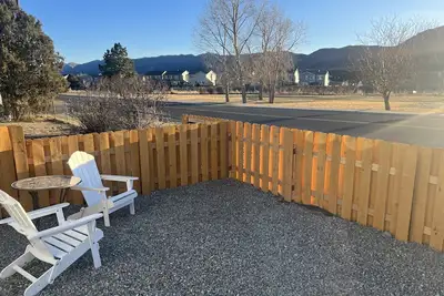 Image de Mountain Oasis Cottage in town