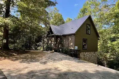 Image de Private Deck with Hot Tub, Fun Game Loft, Fast & Reliable Starlink Internet!