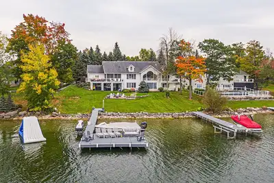 Image de Muskoka Style Luxury Cottage