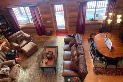 Image de Beautiful log home retreat on 8+a, 10 min to Gnp