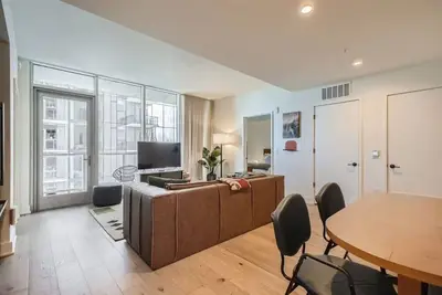 Image de 2bd Condo-Rainey St-Best views-Rt Pool