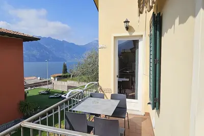 Image de two-room apartment 2/4 seats with lake view balcony in facility with pool and garage