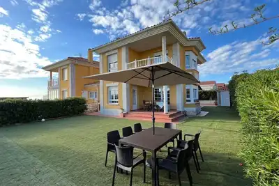 Image de Chalet con jardín y vistas al mar - 12804 Villa Ojerada