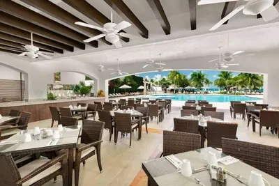 Image de Wonderful Beach Front condo in Cancun