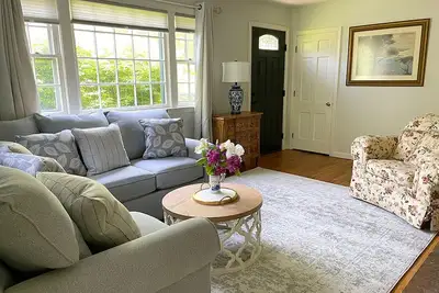 Bright and Stylish artist owned house with new central A/C and appliances