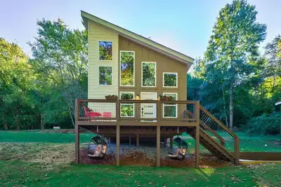 Image de Dahlonega Mountain Trail Tiny Home *King Bed*