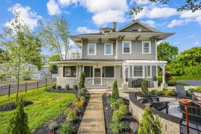 Image de Greystone Manor - Magnificent! Sleeps 10  Center of Town
