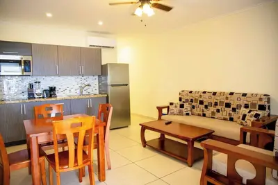 Image de Découvrez notre spacieux condo de 2 chambres et 1 salle de bain près de Eagle Beach