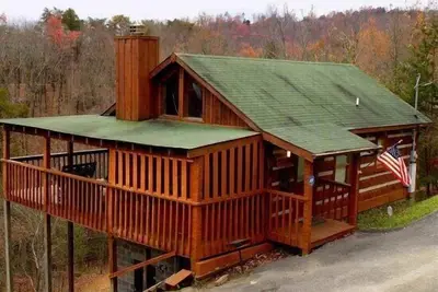 Image de Foxden · FoxDen-Cozy Honeymoon Cabin View/HotTub/Self-chkin