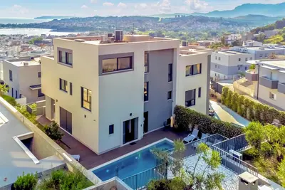 Image de Belle maison à Podstrana avec jacuzzi