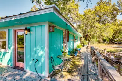 Image de Sunny Apalachicola Vacation Rental with Deck!
