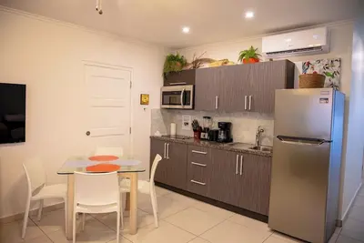 Image de Découvrez notre spacieux condo de 2 chambres et 1 salle de bain près de Eagle Beach