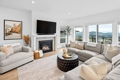 Image de Executive Bear Mountain Home with Stunning Views