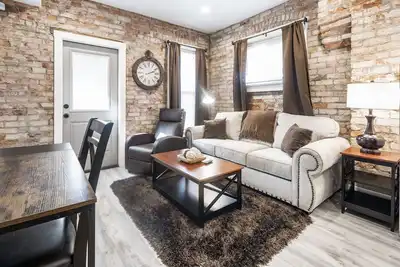 Image de Close To Downtown Comfy 1 Bed 1 Bath Apartment