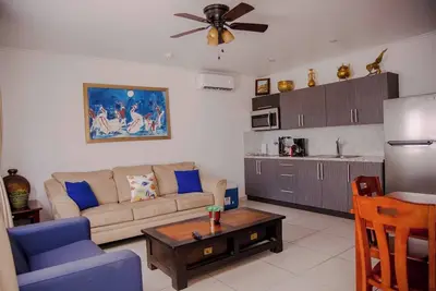 Image de Découvrez notre spacieux condo de 2 chambres et 2 salles de bain près de Eagle Beach