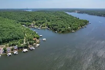 Image de Lakeside 3 bedroom cottage with private dock