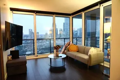 Image de Luxury 2b2b Condo City View