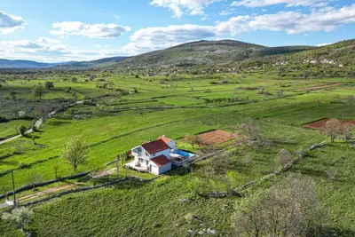 Image de Belle maison de 4 chambres à Bisko