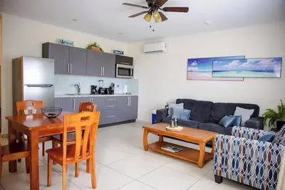 Image de Découvrez notre spacieux condo de 2 chambres et 2 salles de bain près de Eagle Beach