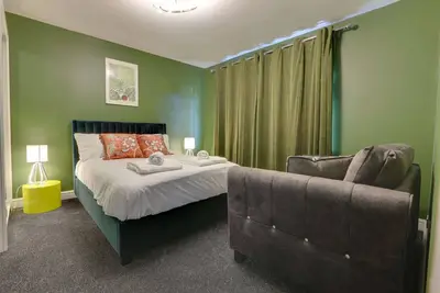 Image de Stylish, Upmarket 4 Bedroom House, Free Parking, Close to City Centre