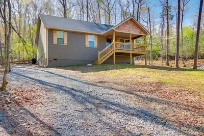 Image de Modern Ellijay Cabin Rental w/ Outdoor Fireplace
