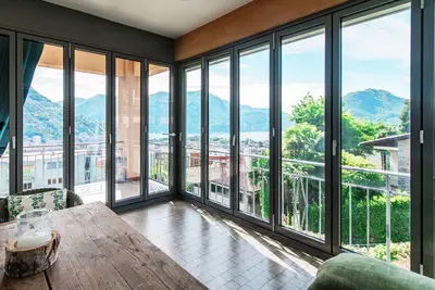 Image de Grand appartement avec terrasse vue lac (Miravalle Lakeview)