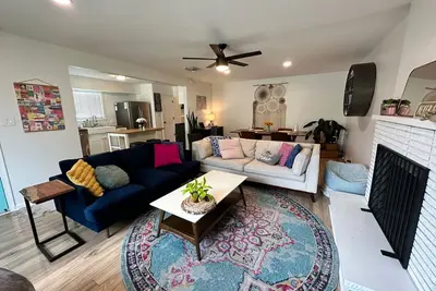 Image de Cozy Bountiful Bungalow Walking Distance To Town Square