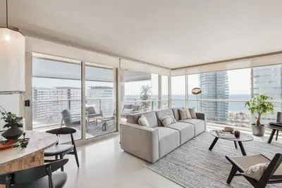 Image de Pavots - 3 bedrooms, pool and gym in Poblenou