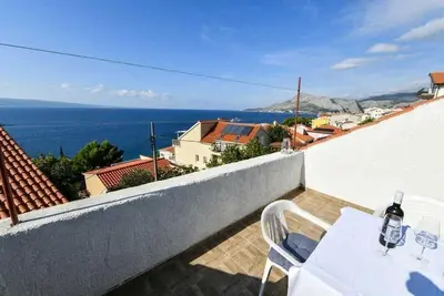 Image de Appartement d'une chambre avec la terrasse et la vue sur le mer Nemira, Omis (A-21059-a)