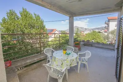 Image de Appartement de trois chambres avec la terrasse et la vue sur le mer Nemira, Omis (A-21059-c)