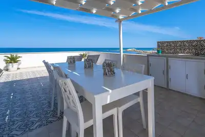 Image de Maison de vacances \"La Fuga Blu Di Marzamemi\" avec vue sur la mer, 2 terrasses privées et Wi-Fi
