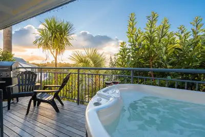 Image de Palm Beach Perfection with Aircondioning, Free Wifi, Sky Tv, Private Spa Pool