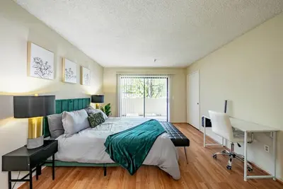 Image de Comfy, Quiet, Great Location in Dt