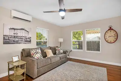 Image de Cozy Downtown Cottage