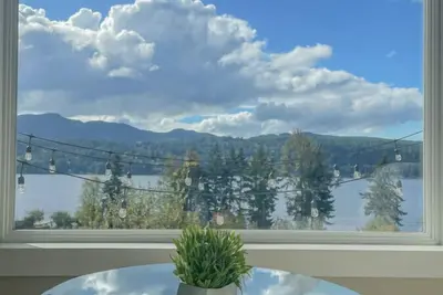 Image de Stunning Lake View home w/ southern exposure, amazing sunsets, beach access and outdoor space