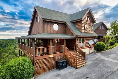 Image de Near Pigeon Forge | Theater, Game Room, Hot Tub & Resort Pools