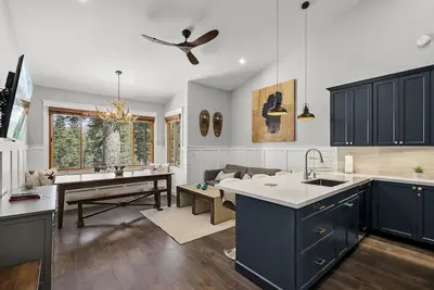 Image de Chic Condo | Rec Access, Gondola Views, Near Trails, Village & Lake Tahoe